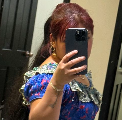 Gaby-Velasquez-Chapina-pagina-azul