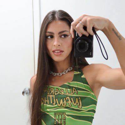 Danielle Favatto pagina azul